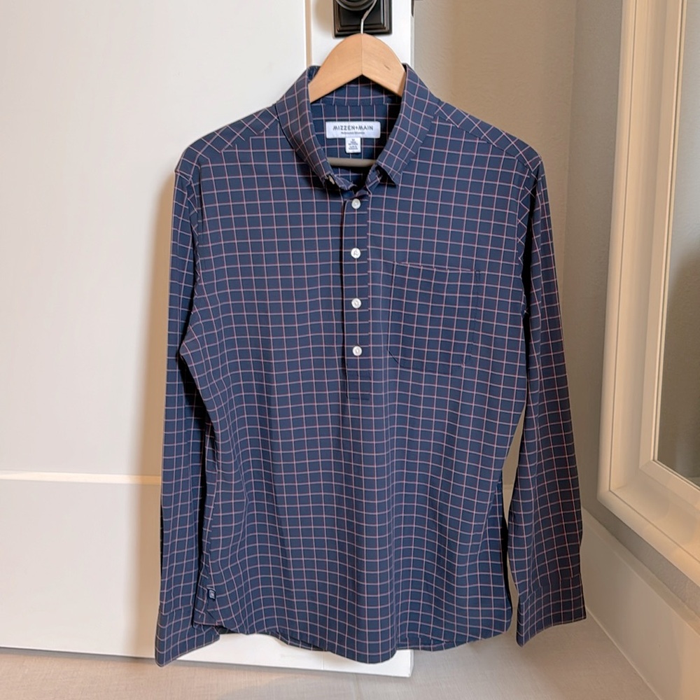 Mizzen & Main Leeward No Tuck Shirt - Medium Trim Men’s - Navy Blue and Red